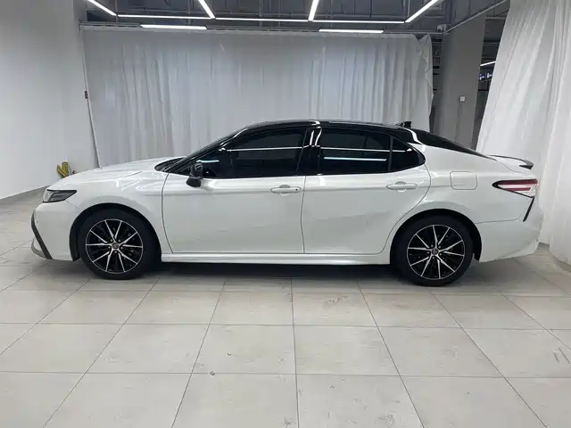 Toyota Camry 2021 — фото 3