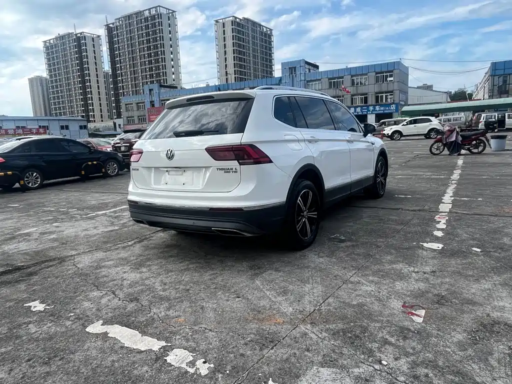 Volkswagen Tiguan L 2018 — фото 9