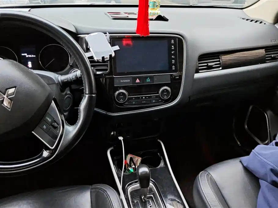 Mitsubishi Outlander 2019 — фото 13