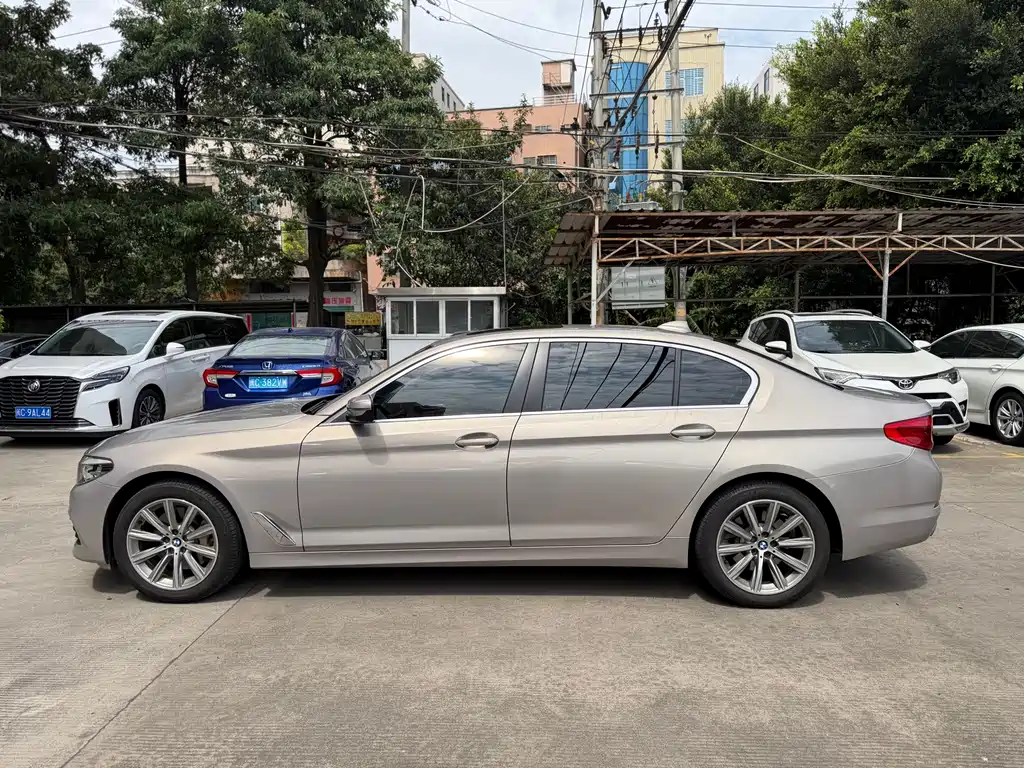 BMW 5 Series 2017 — фото 6
