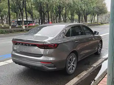 Geely Emgrand 2022