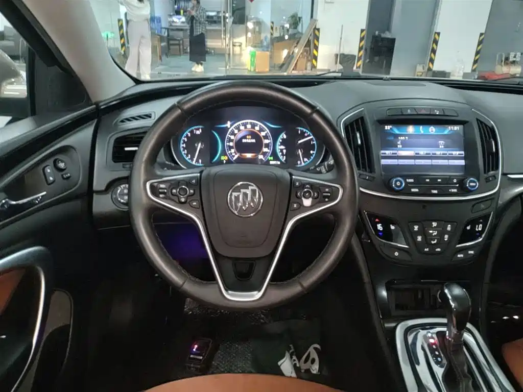 Buick Regal 2017 — фото 11