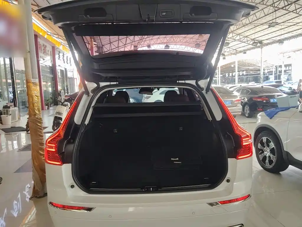 Volvo XC60 2019 — фото 19