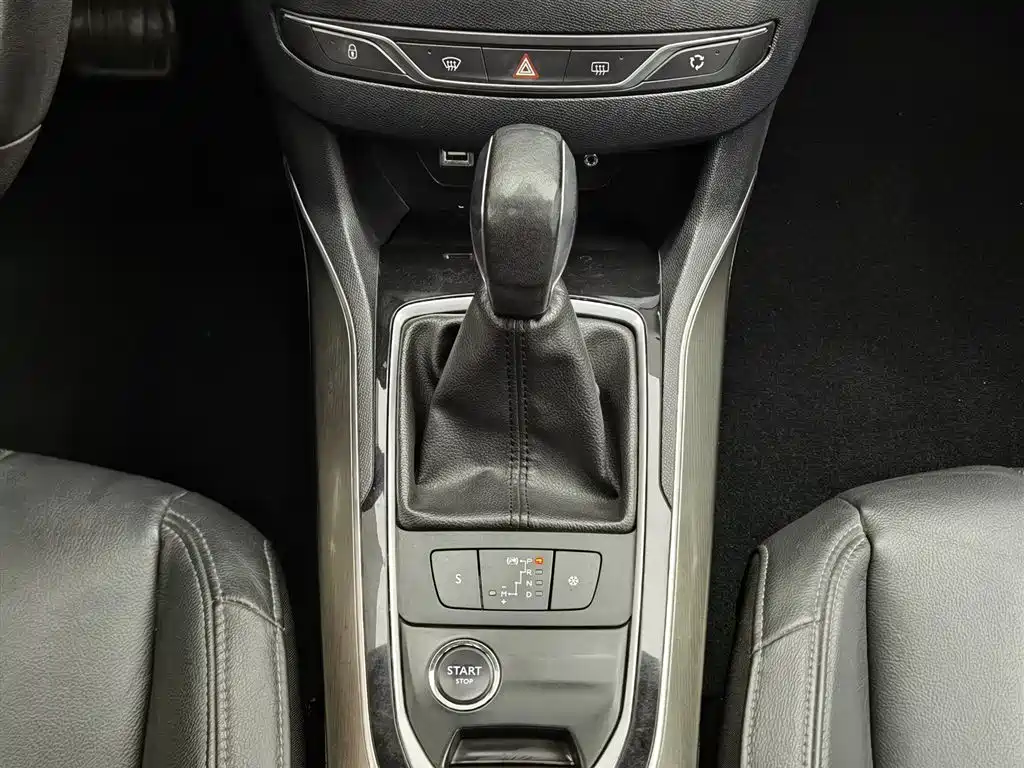 Peugeot 408 2016 — фото 13