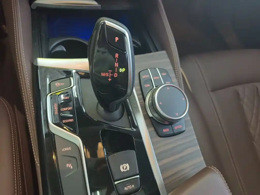 BMW 5 Series New Energy 2018 — фото 14