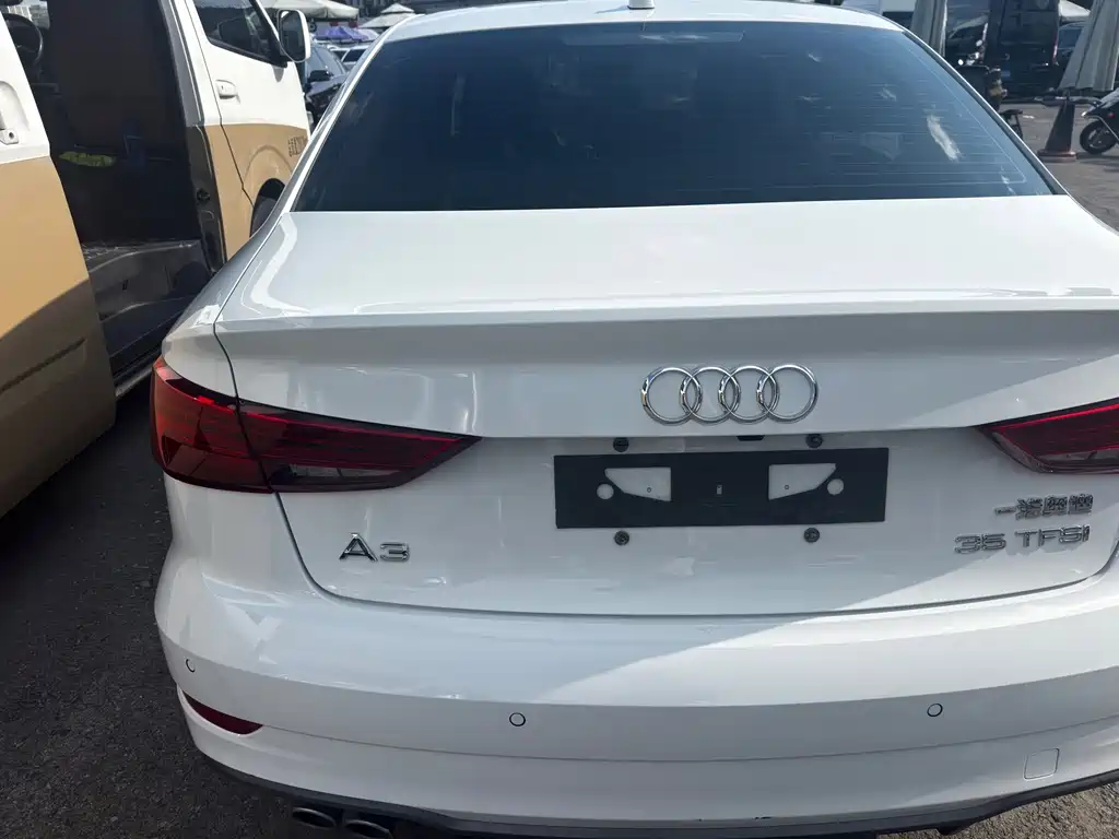 Audi A3 2018 — фото 16