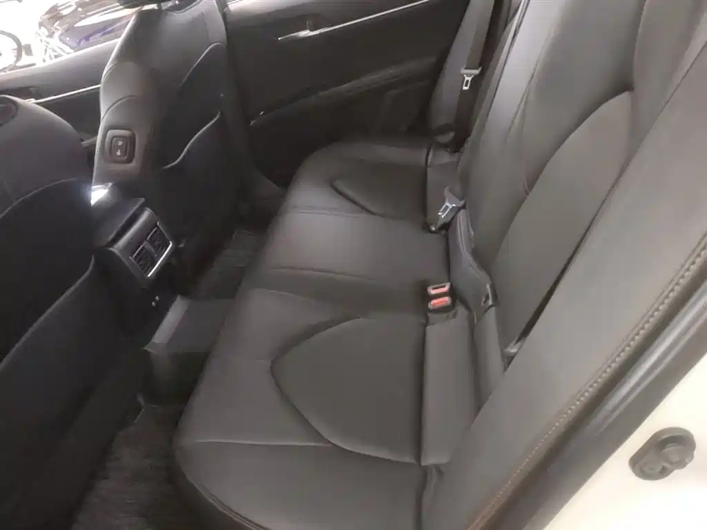 Toyota Camry 2021 — фото 17