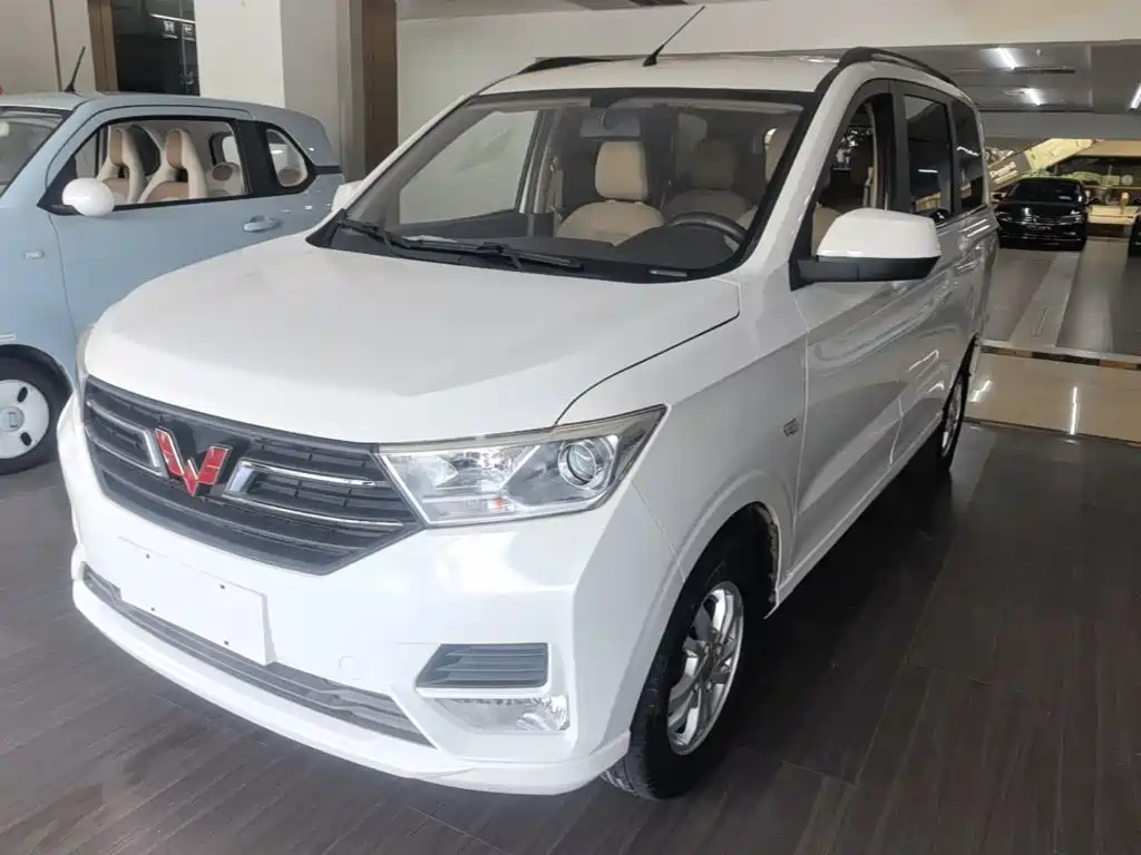 Wuling Hongguang 2018 — фото 1