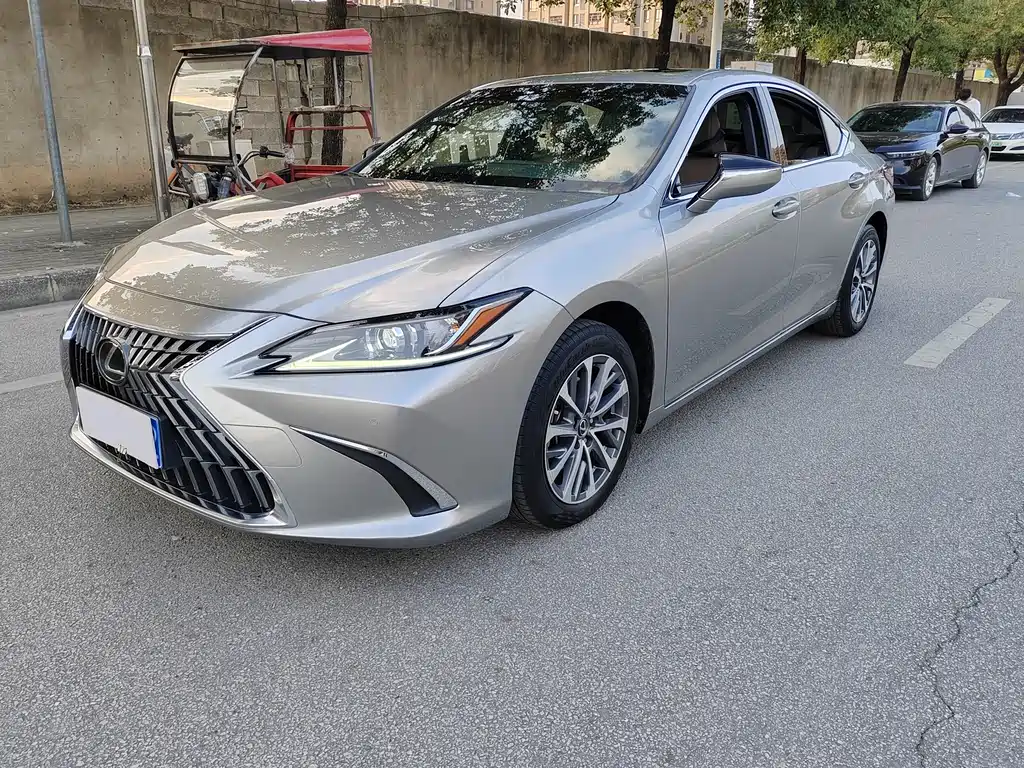 Lexus ES 2023 — фото 1