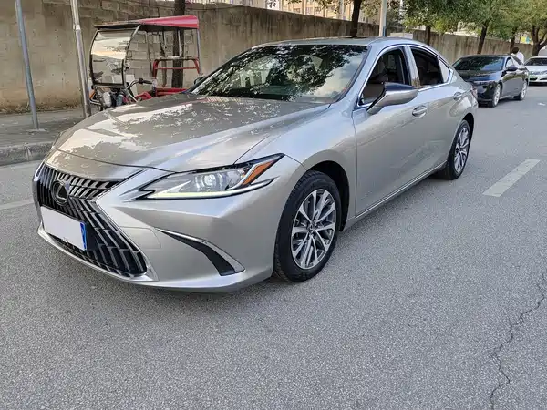 Lexus ES 2022