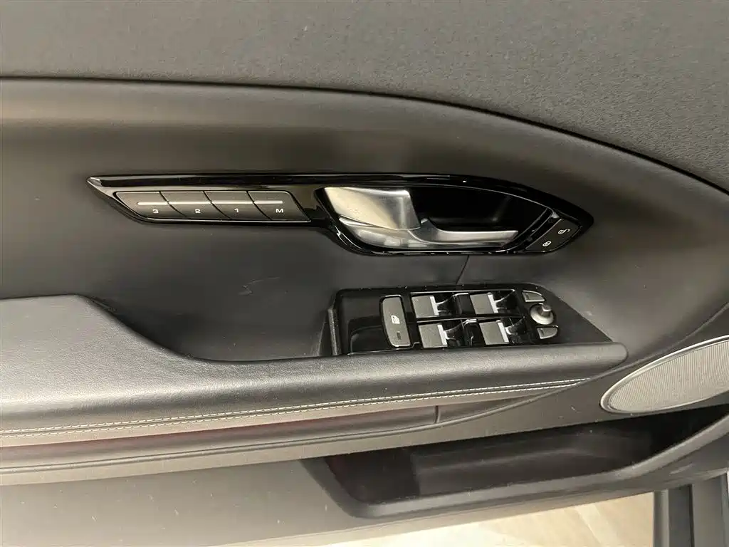 Land Rover Evoque 2018 — фото 26