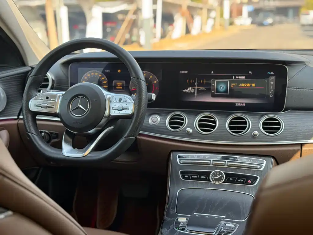 Mercedes-Benz E-Class 2019 — фото 20