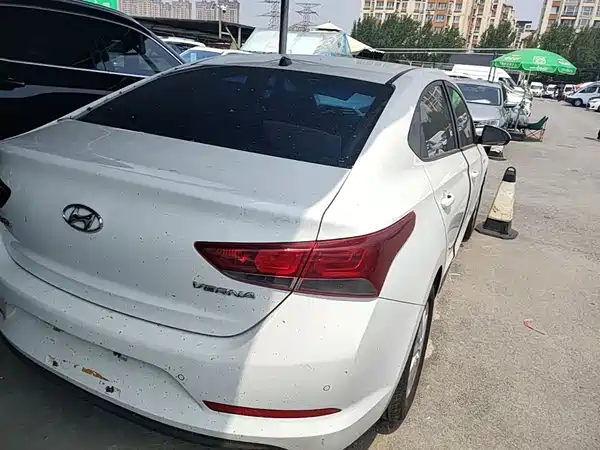 Hyundai Verna 2016
