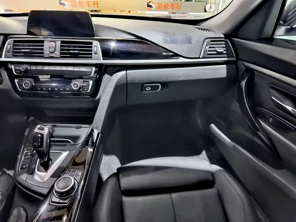 BMW 3 Series GT 2018 — фото 11