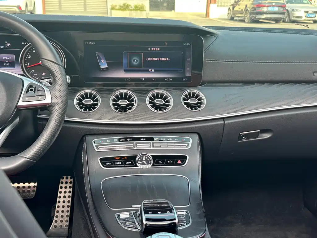 Mercedes-Benz E-Class 2018 — фото 24