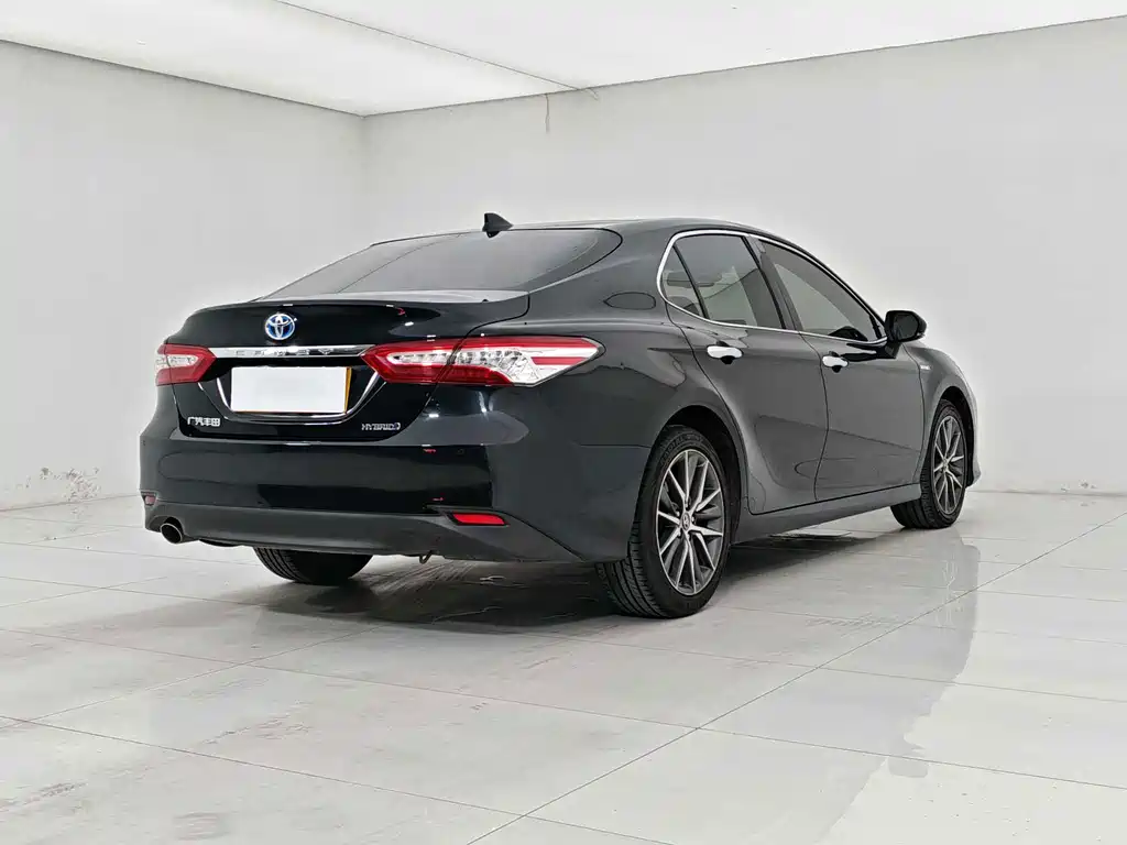Toyota Camry 2022 — фото 4