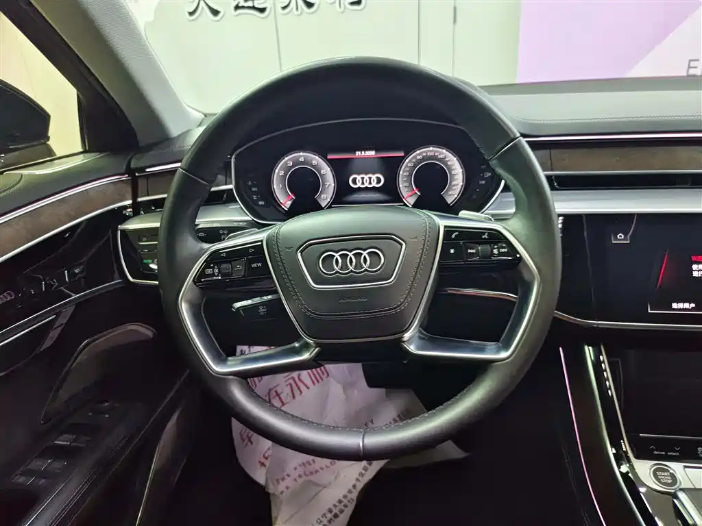 Audi A8 2022 — фото 13