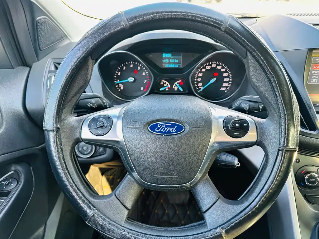 Ford Kuga 2016 — фото 11