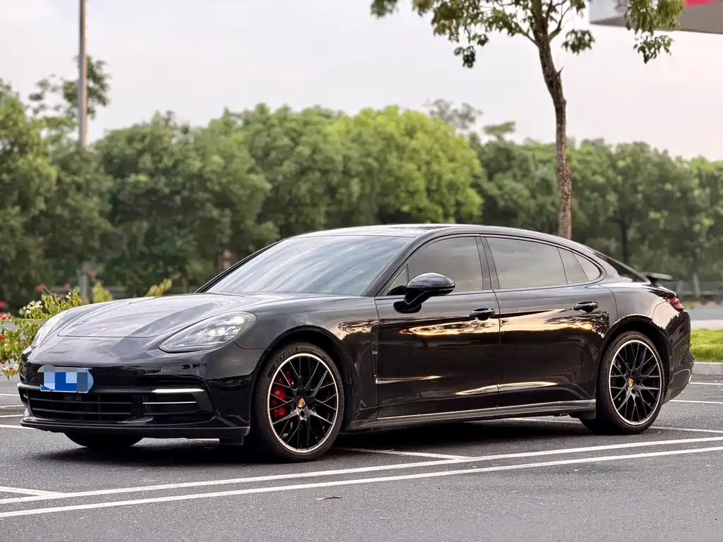 Porsche Panamera 2018 — фото 1