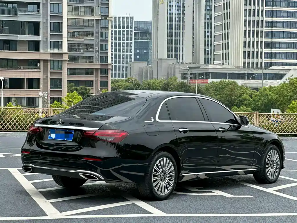 Mercedes-Benz E-Class 2023 — фото 9
