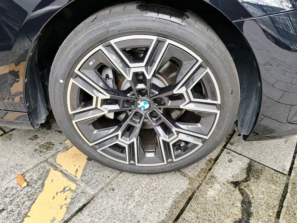 BMW 5 Series 2025 — фото 14