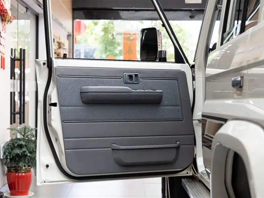Toyota Land Cruiser 2024 — фото 11