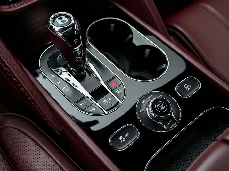 Bentley Bentayga 2021 — фото 18