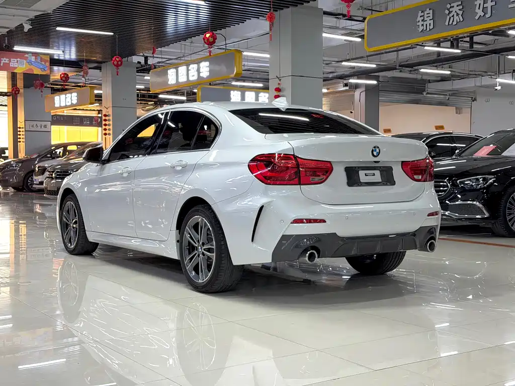 BMW 1 Series 2022 — фото 9