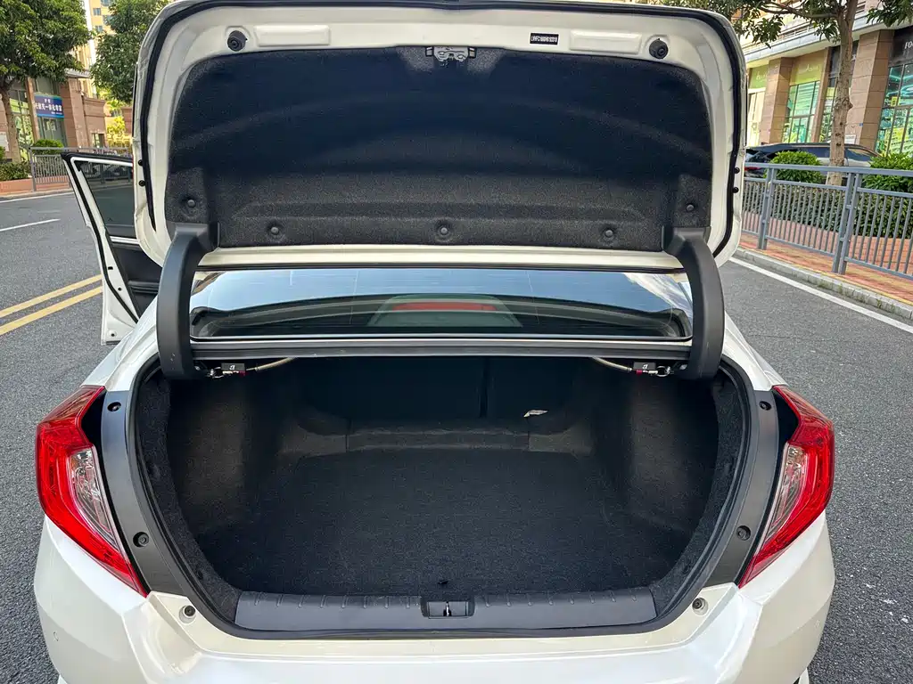 Honda Civic 2018 — фото 20