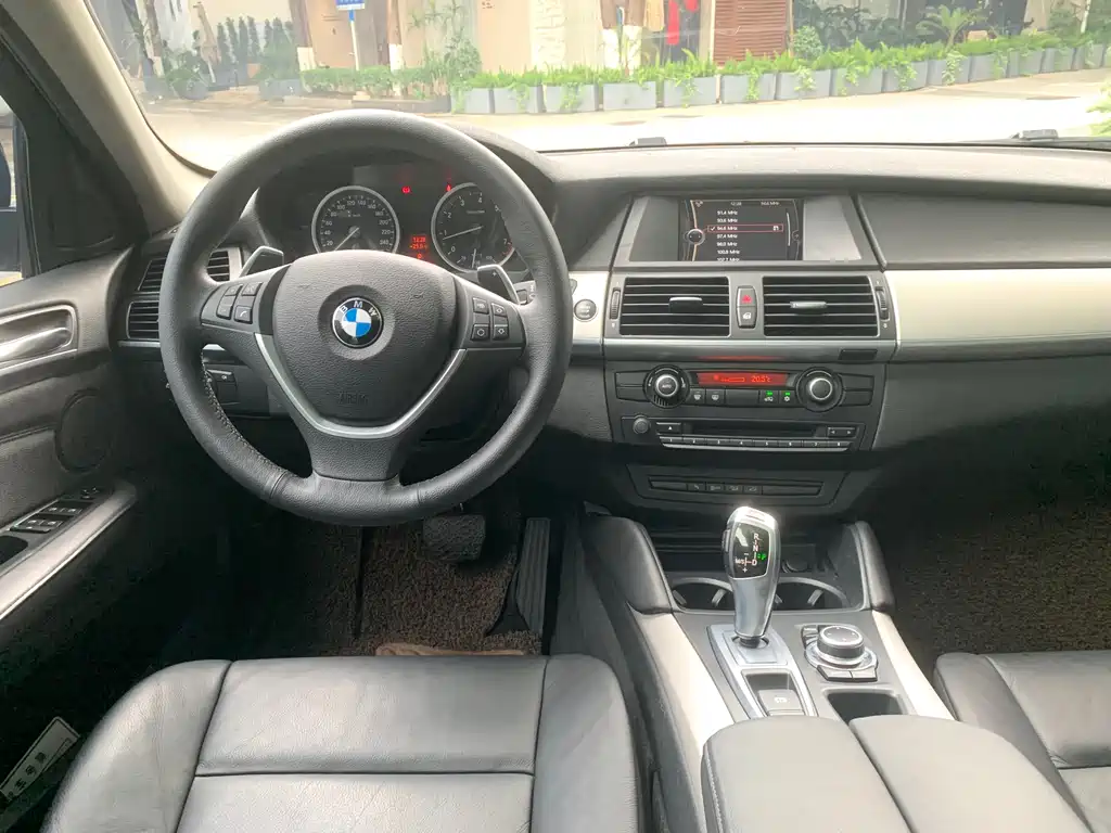 BMW X6 2015 — фото 9