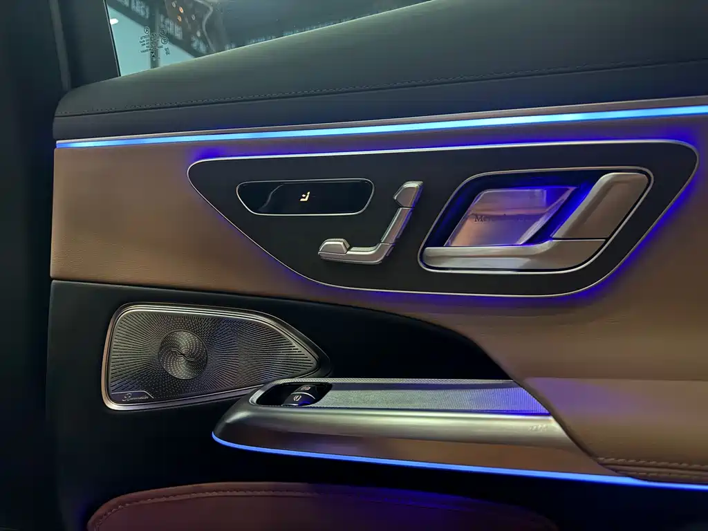Mercedes-Benz E-Class 2025 — фото 11