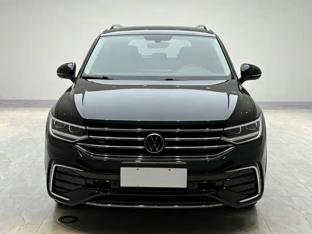 Volkswagen Tiguan L 2022 — фото 1