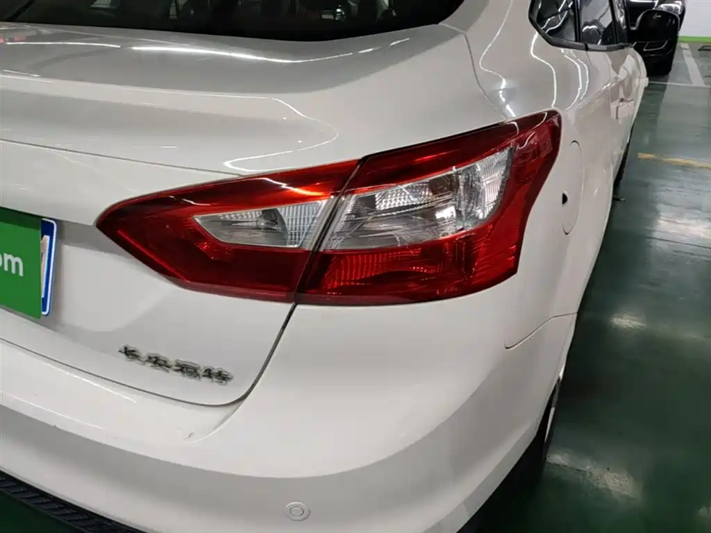 Ford Focus 2015 — фото 8