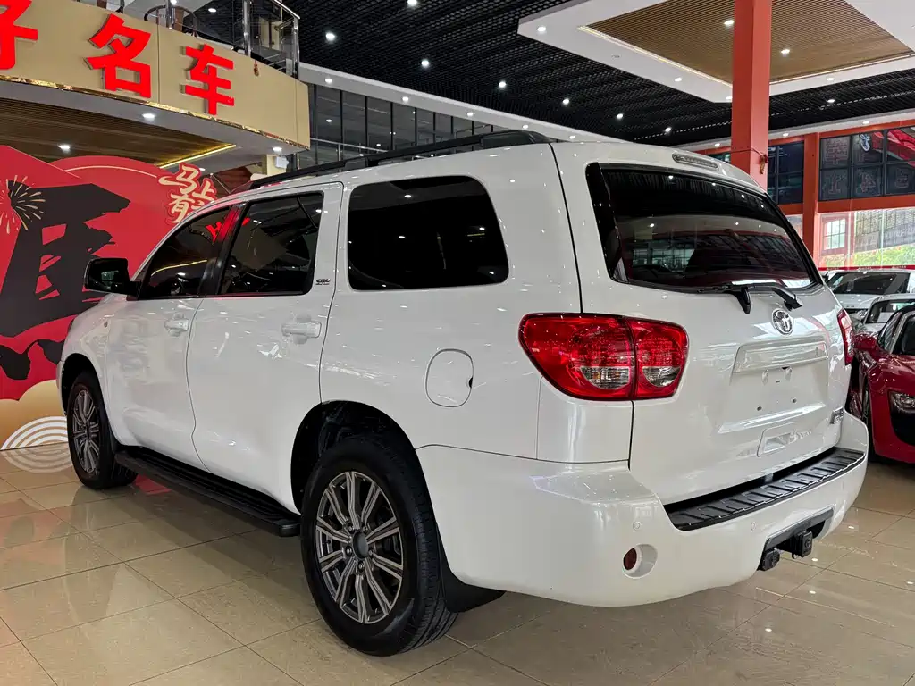 Toyota Sequoia 2016 — фото 5