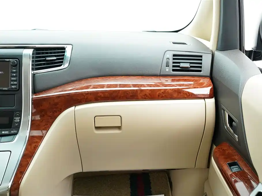 Toyota Alphard 2011 — фото 18