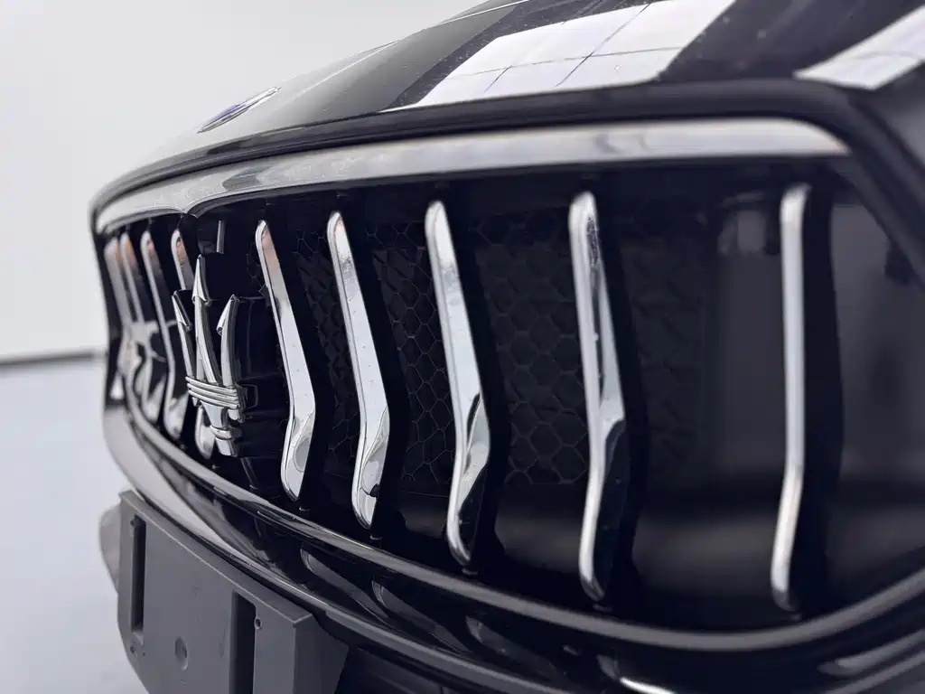 Maserati Quattroporte 2017 — фото 4