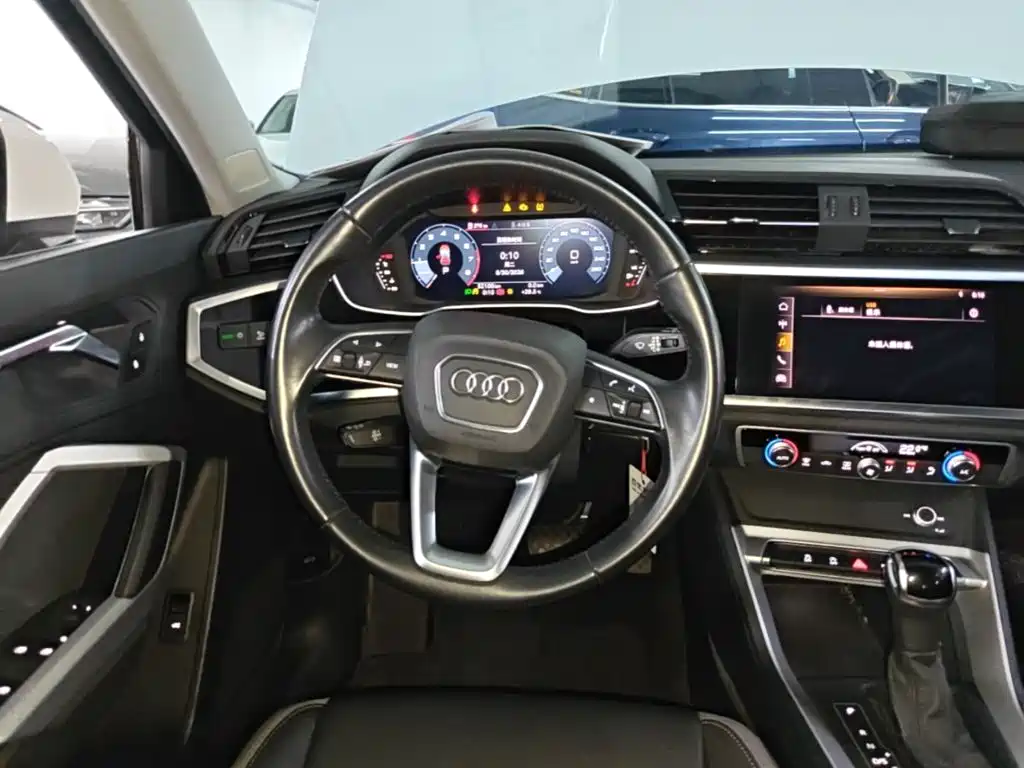 Audi Q3 2021 — фото 11