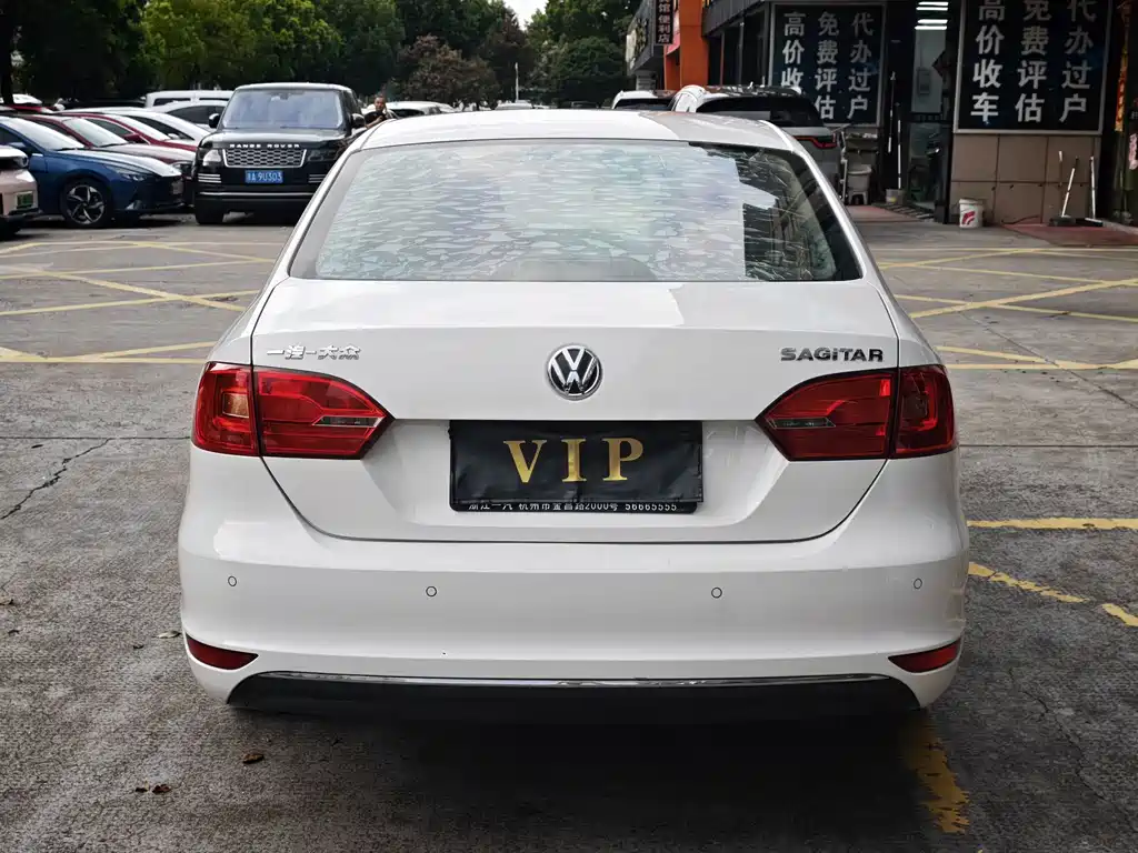 Volkswagen Sagitar 2015