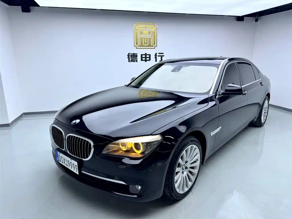 BMW 7 Series 2011 — фото 1