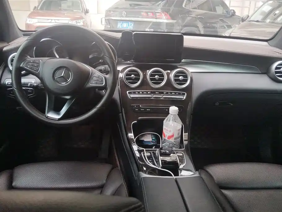 Mercedes-Benz GLC 2018 — фото 12