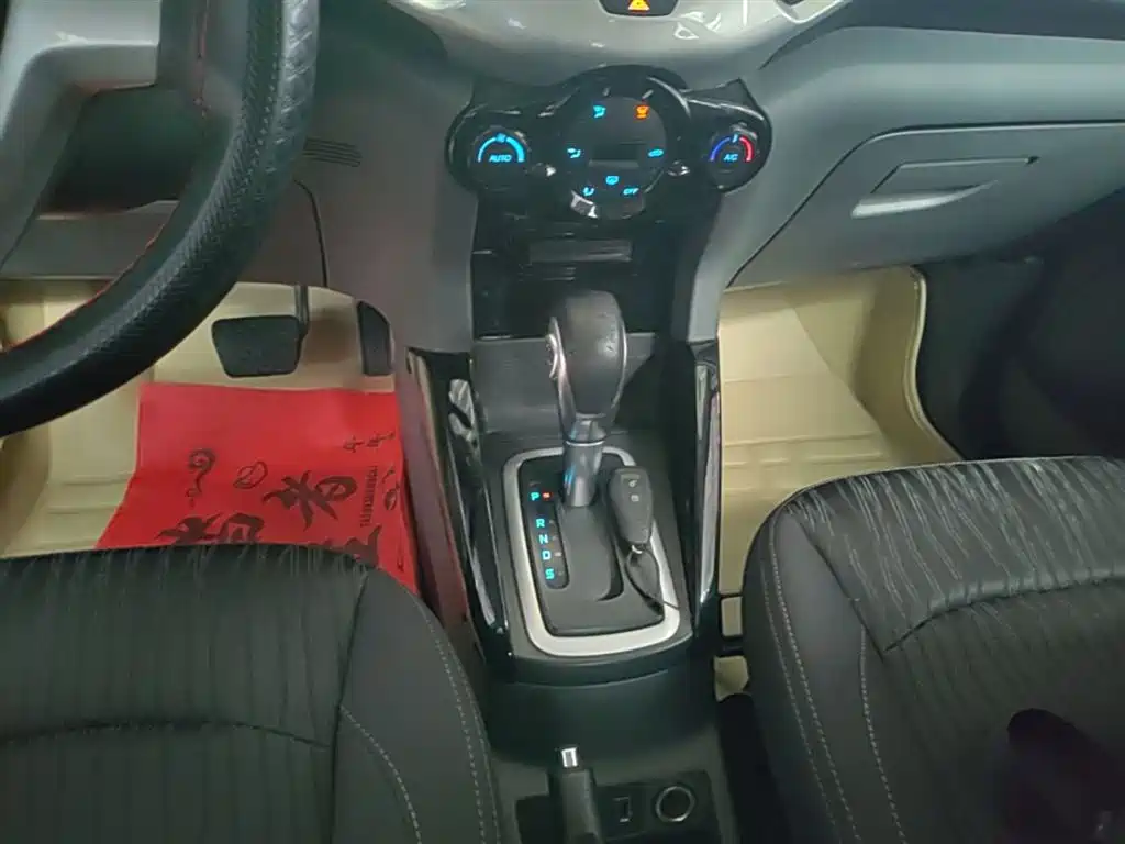 Ford Ecosport 2014 — фото 14