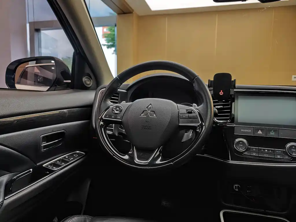Mitsubishi Outlander 2019 — фото 15