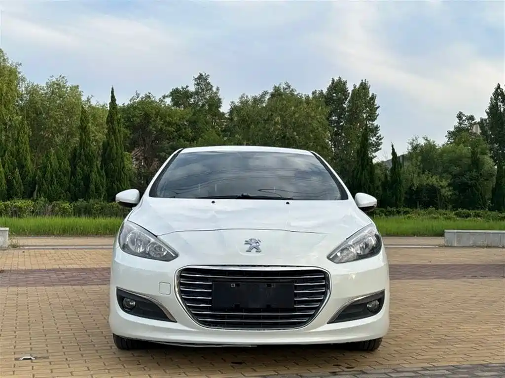 Peugeot 308 2015 — фото 2