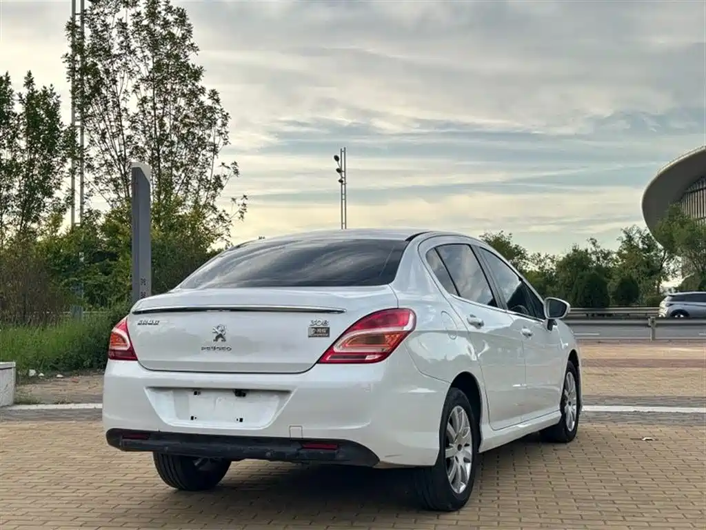 Peugeot 308 2015 — фото 4