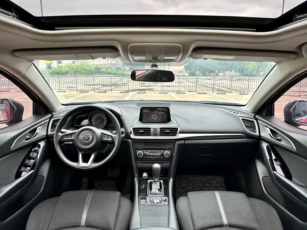 Mazda 3 Axela 2019 — фото 11