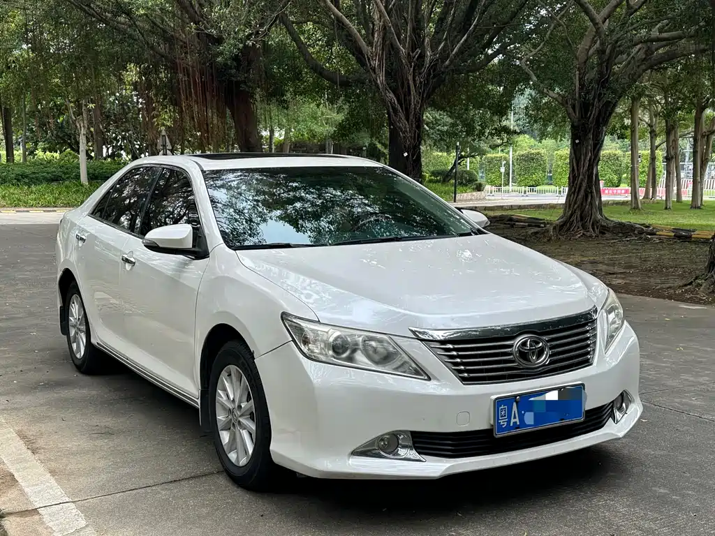 Toyota Camry 2014 — фото 3