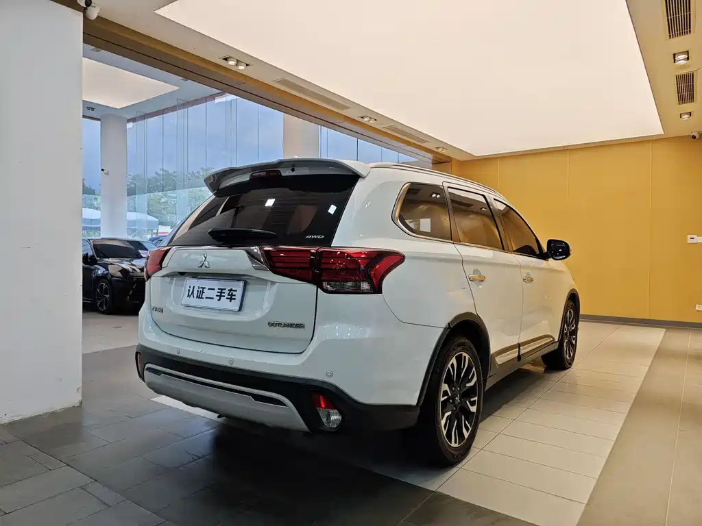 Mitsubishi Outlander 2019 — фото 31