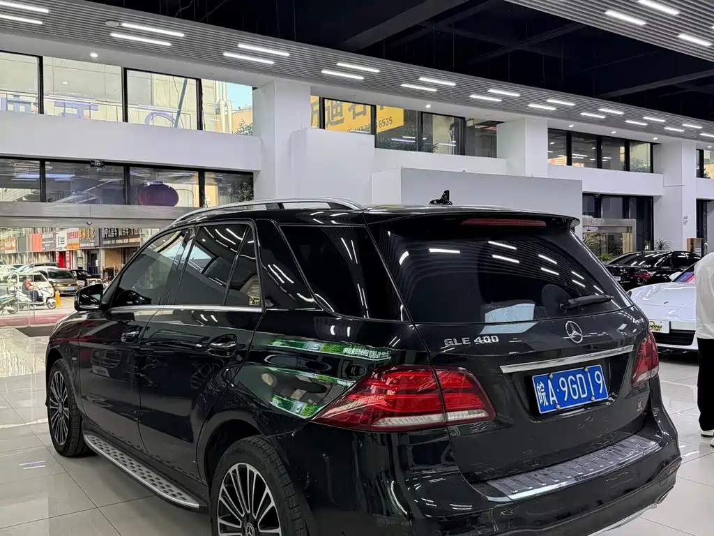 Mercedes-Benz GLE 2018 — фото 12