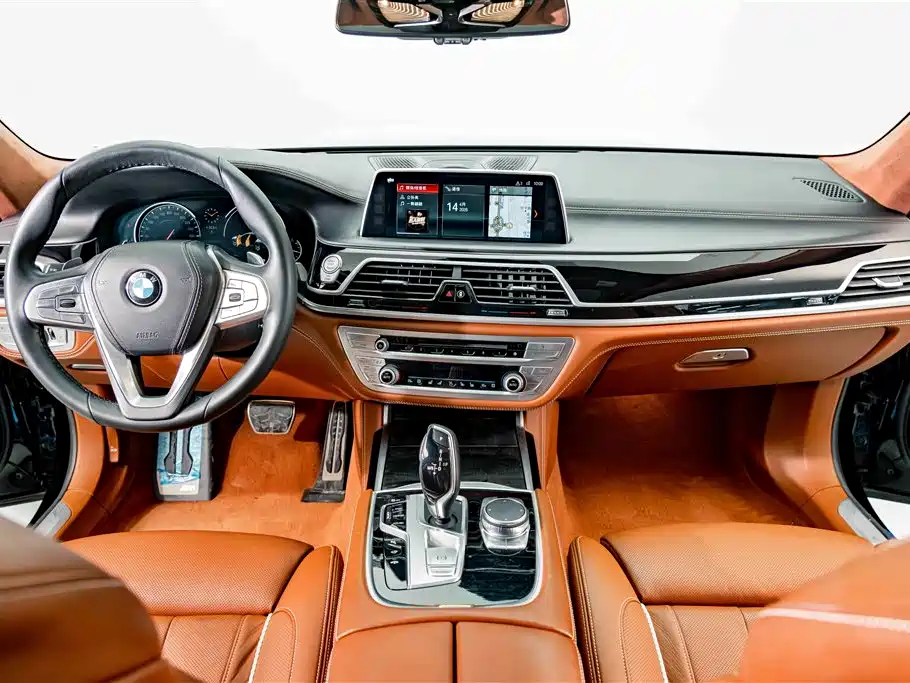 BMW 7 Series 2019 — фото 13