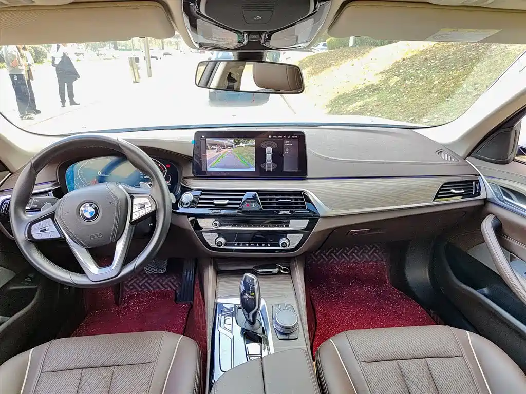 BMW 5 Series 2021 — фото 10
